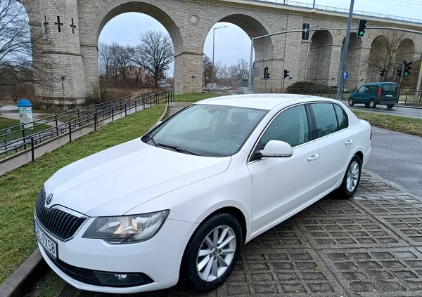 Skoda Superb cena 37600 przebieg: 202000, rok produkcji 2014 z Toszek małe 37
